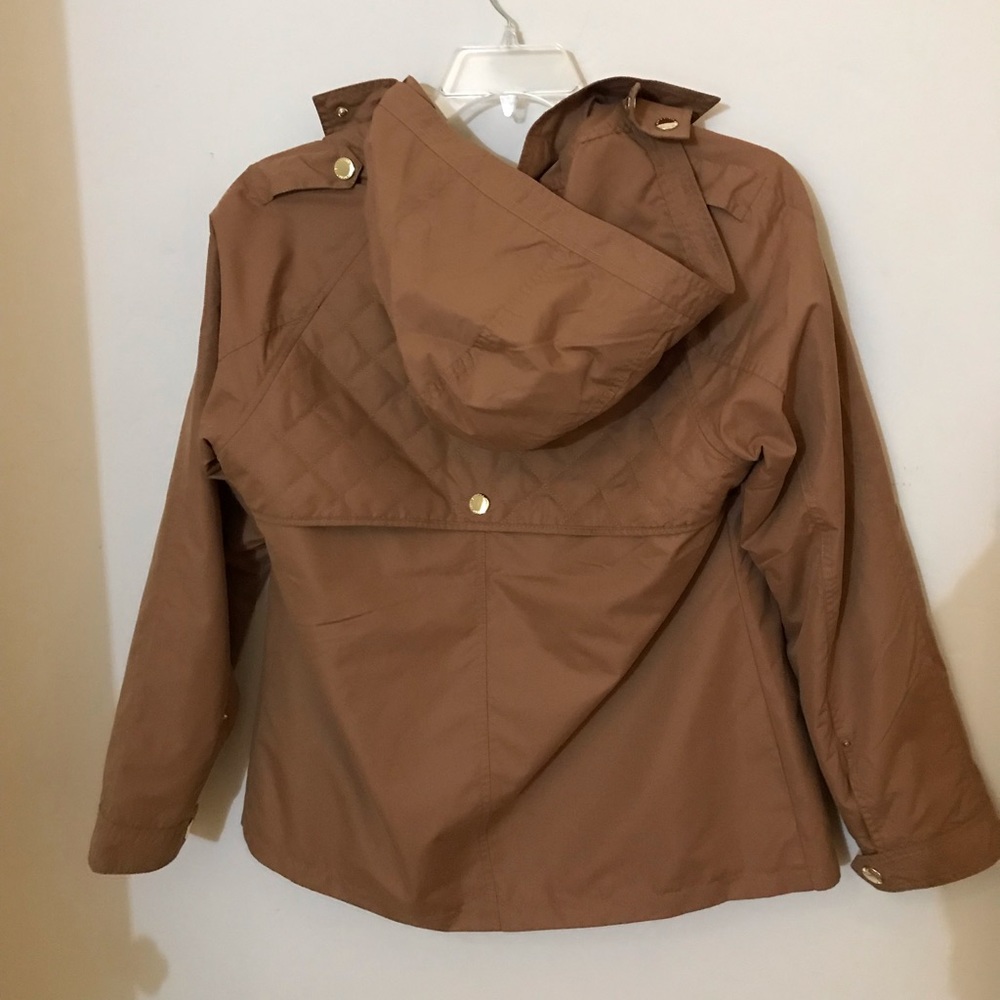 Tan raincoat - Picture 2 of 4
